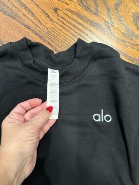 ALO Yoga Women  Black Crewneck with White Logo